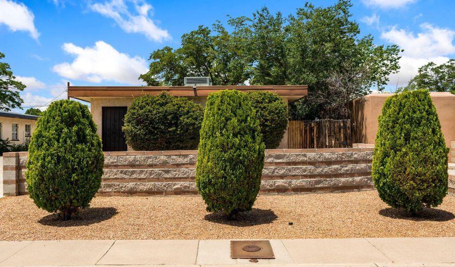 215 Madison St NE, Albuquerque, NM 87108 - 4 Beds, 2 Bath