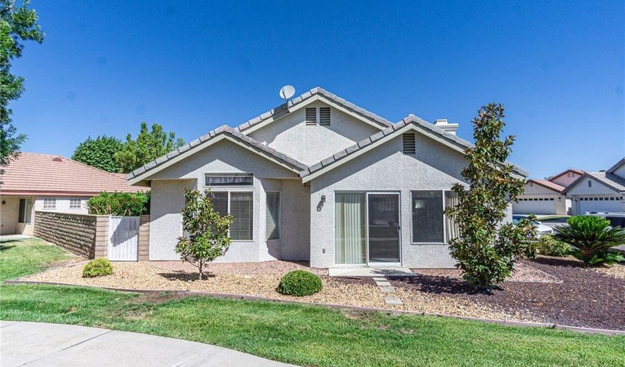 19581 Saint Andrews Way, Apple Valley, CA 92308 - 2 Beds, 2 Bath