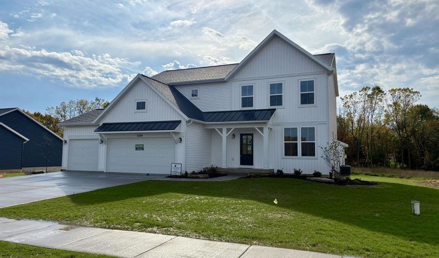 8284 Kettle Oak Dr, Alto, MI 49302 - 4 Beds, 2 Bath