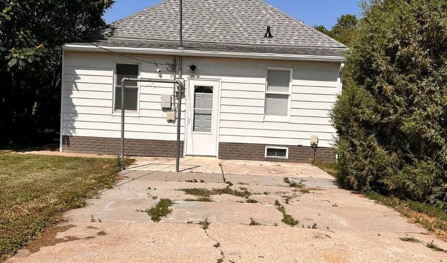 113 Yellowstone Ave, Alliance, NE 69301 - 2 Beds, 1 Bath