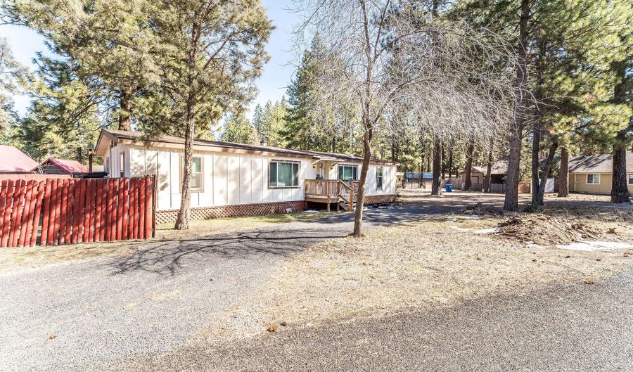 290 W Black Crater Ave, Sisters, OR 97759 - 3 Beds, 2 Bath