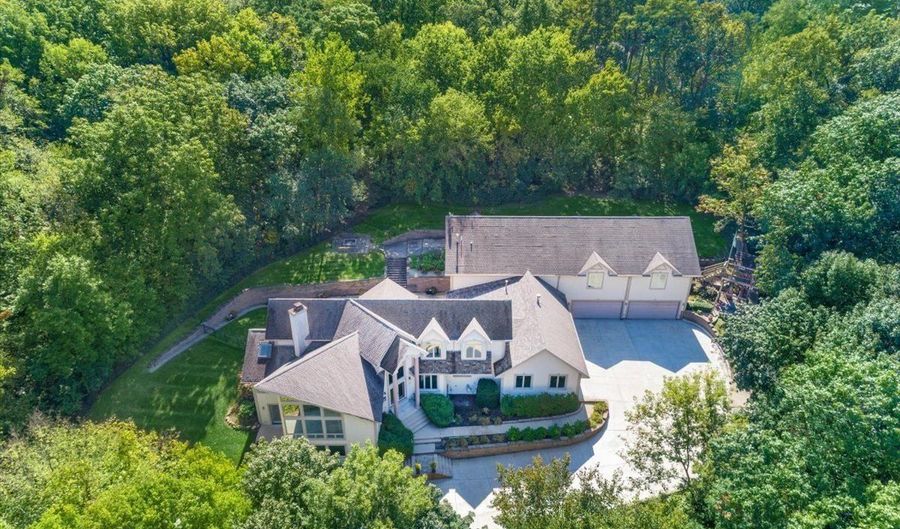 925 N River Rd, Algonquin, IL 60102 - 4 Beds, 6 Bath