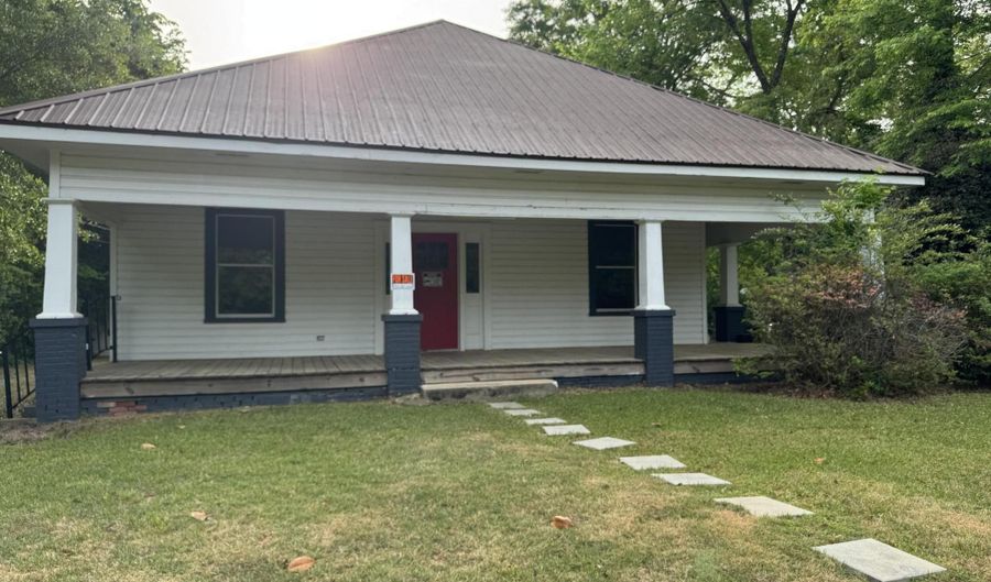 253 Madison St, Alexander City, AL 35010 - 3 Beds, 2 Bath