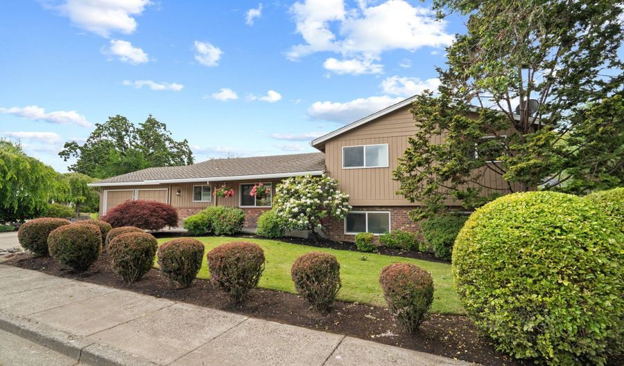 6595 SW 207TH Ave, Beaverton, OR 97078 - 4 Beds, 3 Bath