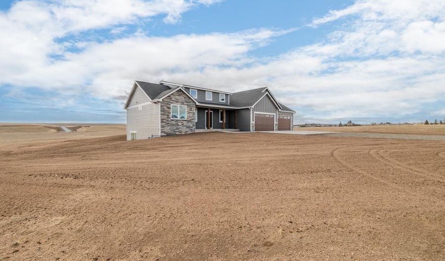 2207 THREE DOTS Trl, Cheyenne, WY 82009 - 3 Beds, 2 Bath