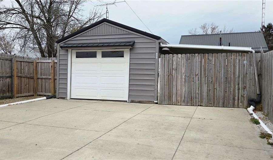 825 E College St, Alliance, OH 44601 - 3 Beds, 2 Bath