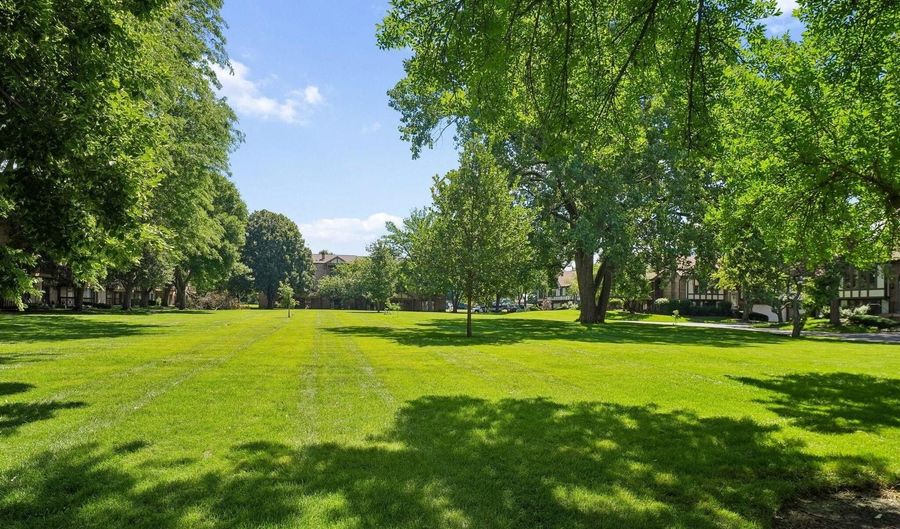 835 S Dwyer Ave A, Arlington Heights, IL 60005 - 2 Beds, 1 Bath