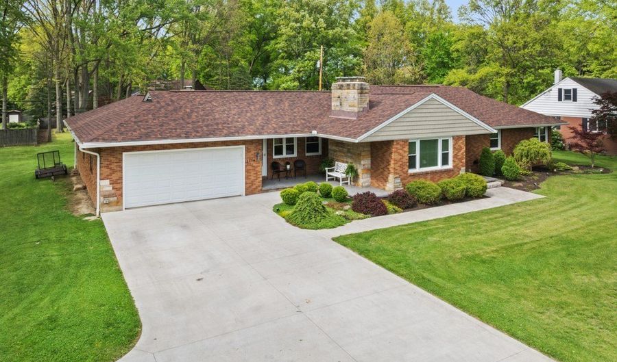 1319 Glamorgan St, Alliance, OH 44601 - 4 Beds, 4 Bath