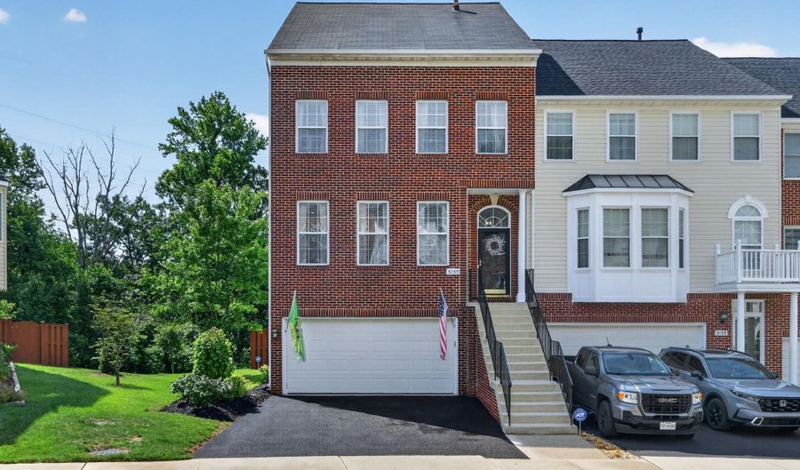 5155 BALLYCASTLE Cir, Alexandria, VA 22315 - 3 Beds, 4 Bath