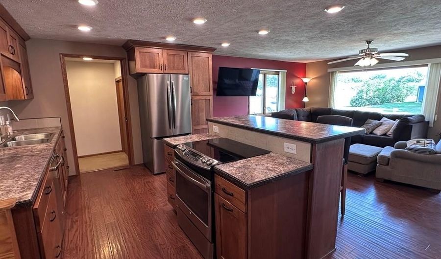 128 Mark St, Aurora, NE 68818 - 3 Beds, 1 Bath