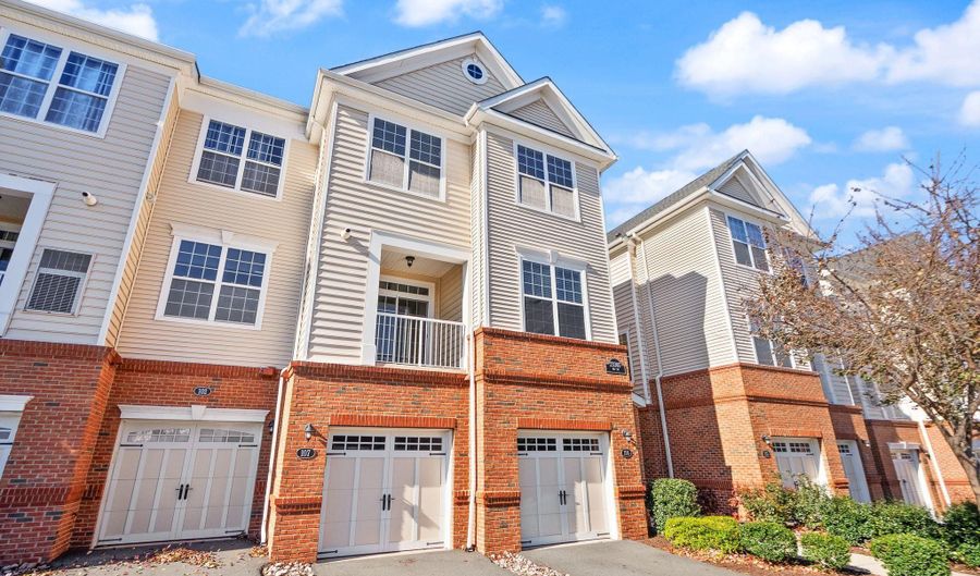 23305 MILLTOWN KNOLL Sq 106, Ashburn, VA 20148 - 2 Beds, 3 Bath