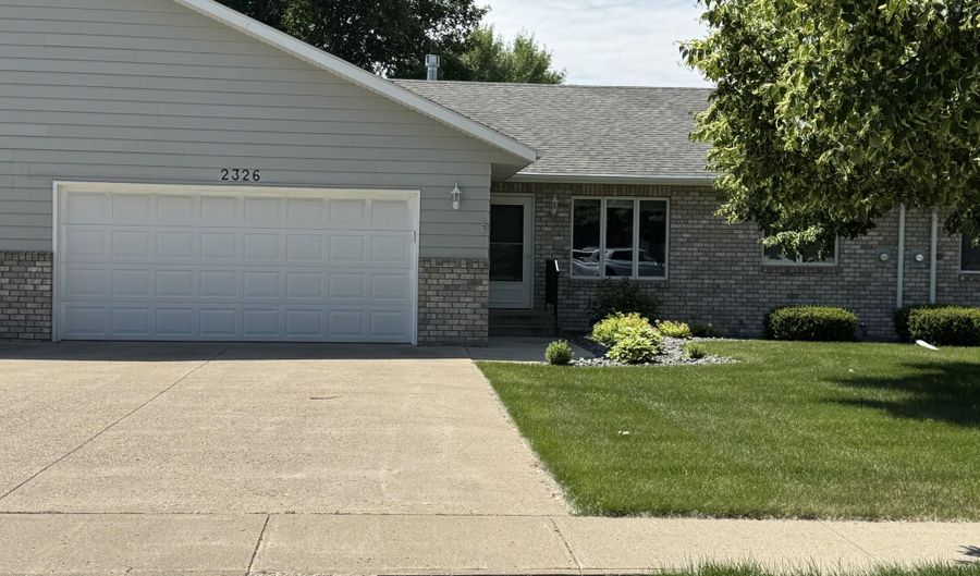 2326 SE Crystal Ave, Aberdeen, SD 57401 - 2 Beds, 2 Bath