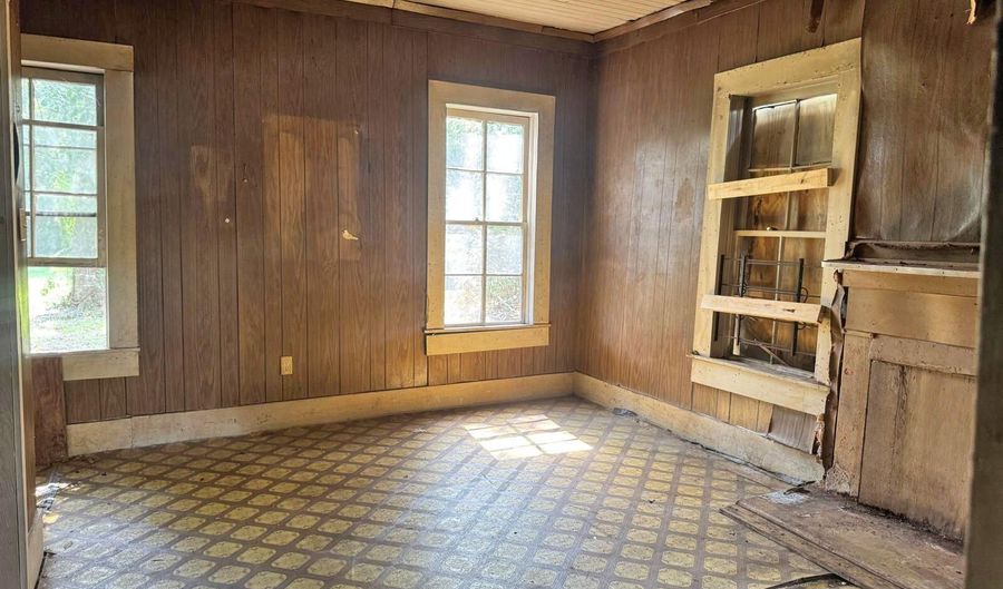 724 E Cherokee St, Brookhaven, MS 39601 - 3 Beds, 1 Bath