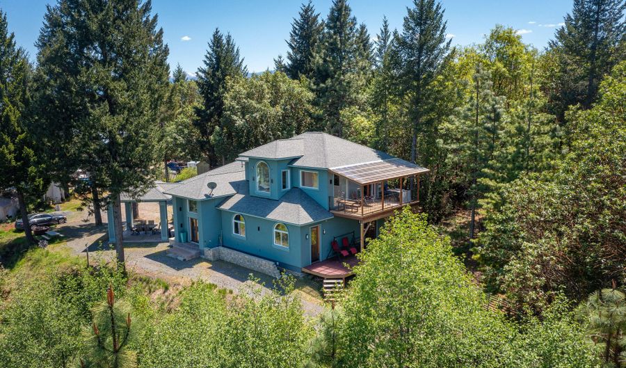 118 Airport Dr, Cave Junction, OR 97523 - 4 Beds, 3 Bath