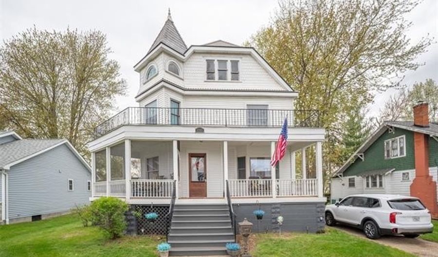 1749 Saint Clair River Dr, Algonac, MI 48001 - 4 Beds, 3 Bath