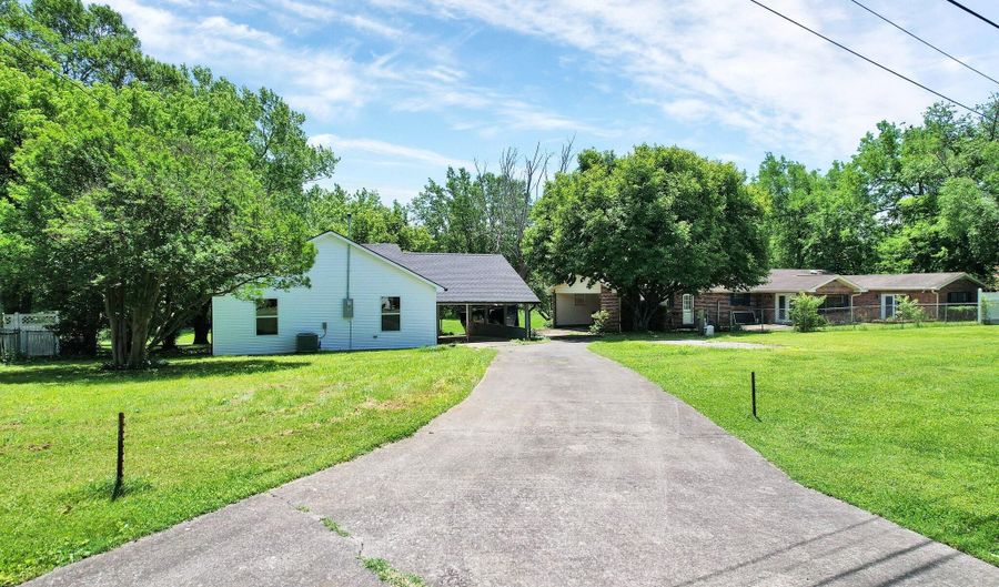 810 Cedar Springs Rd, Athens, TN 37303 - 3 Beds, 2 Bath