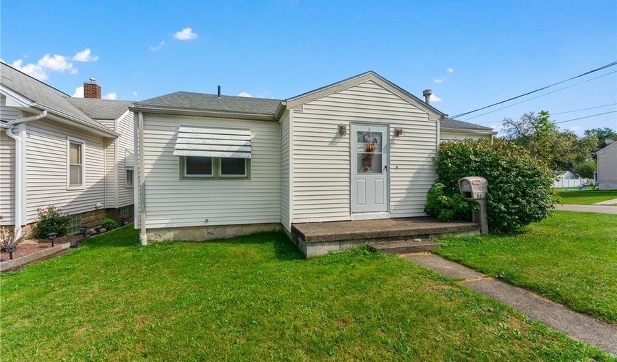 81 S Edgehill Ave, Austintown, OH 44515 - 2 Beds, 2 Bath