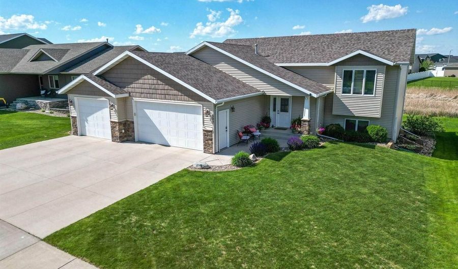 502 Granite Dr, Bismarck, ND 58503 - 4 Beds, 3 Bath