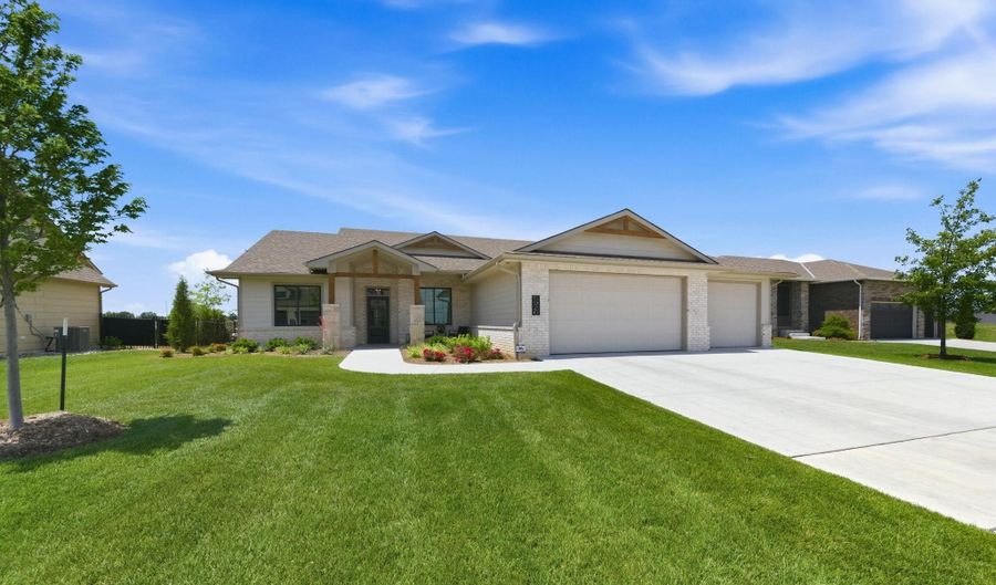 5926 E Forbes Ct, Bel Aire, KS 67220 - 3 Beds, 2 Bath