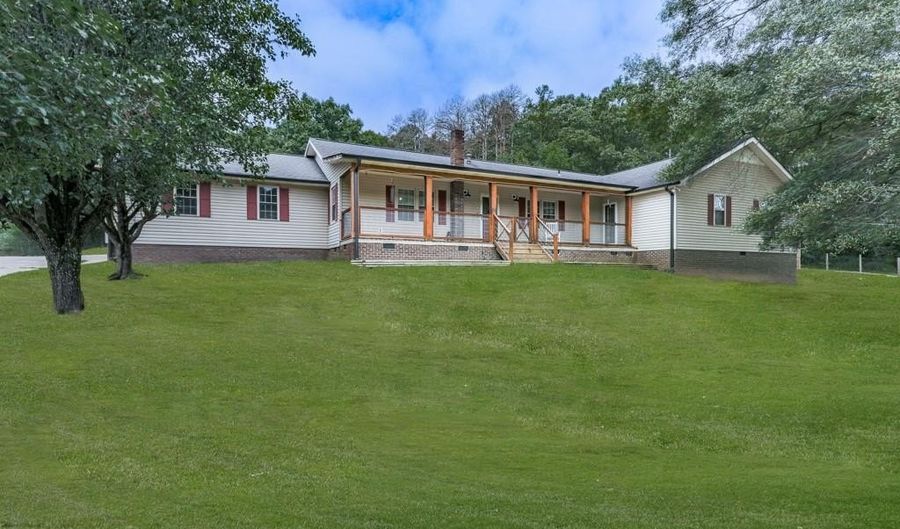 622 Harmony Rd SE, Silver Creek, GA 30104 - 4 Beds, 3 Bath