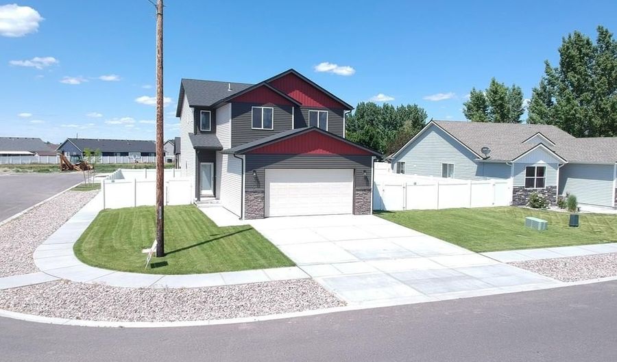 912 Alpine Ave, Chubbuck, ID 83202 - 3 Beds, 3 Bath