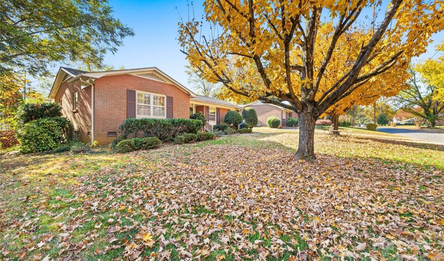 3420 Woodleaf Rd, Charlotte, NC 28205 - 3 Beds, 2 Bath