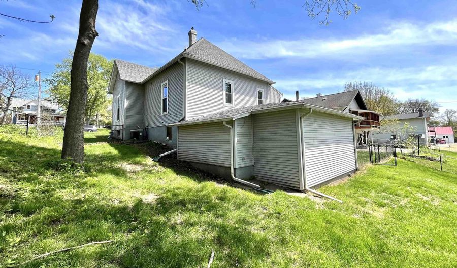 1315 Locust St, Atlantic, IA 50022 - 2 Beds, 1 Bath