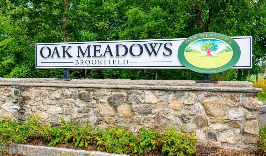2 Oak Meadows Dr 102, Brookfield, CT 06804 - 2 Beds, 3 Bath