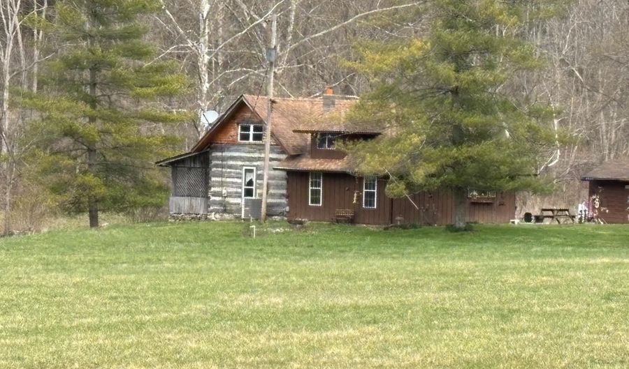 6033 Siemon Rd, Batesville, IN 47006 - 2 Beds, 1 Bath