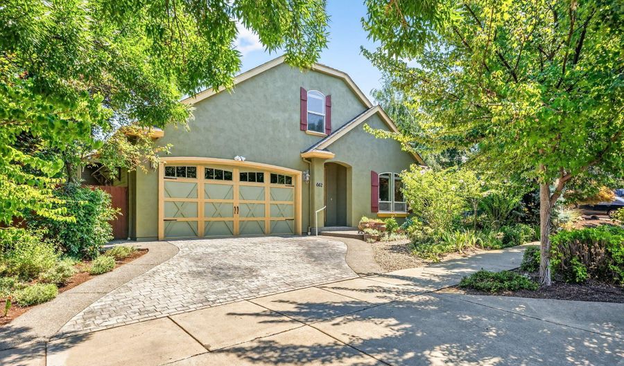 662 Vansant St, Ashland, OR 97520 - 3 Beds, 3 Bath