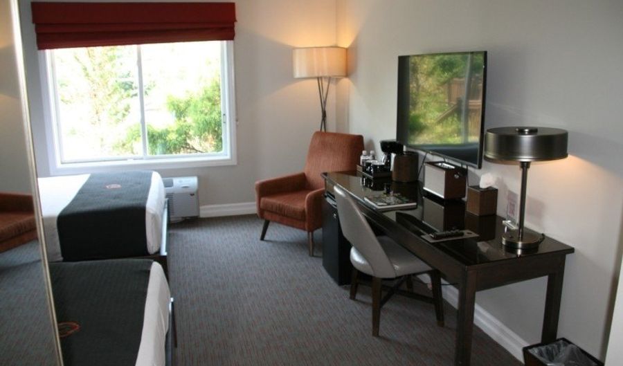 2 Chamonix Dr 402, Alloway, NJ 07462 - 1 Beds, 1 Bath
