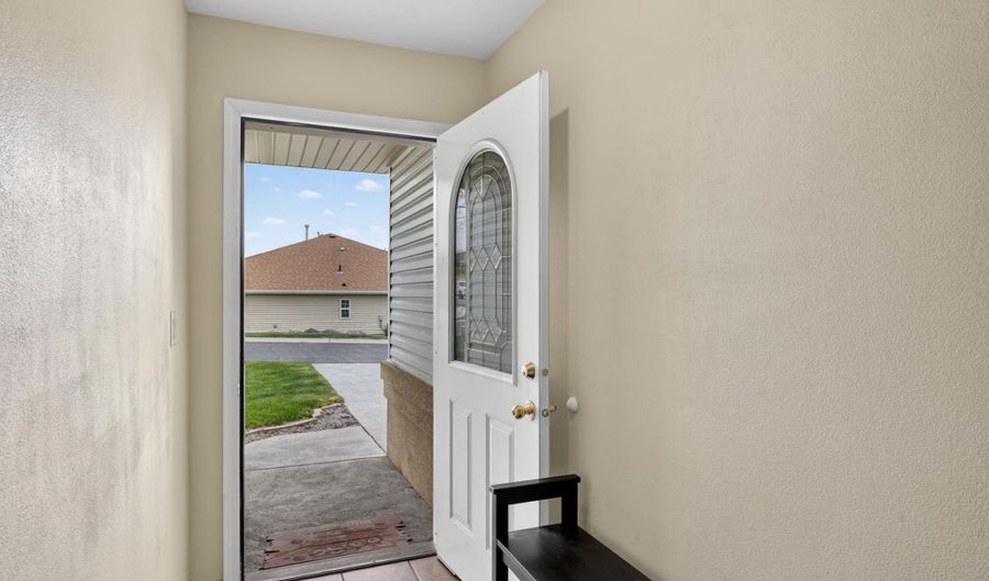 630 Emma, Chubbuck, ID 83202 - 2 Beds, 2 Bath