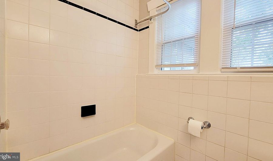 2619 JOYCE St S, Arlington, VA 22202 - 3 Beds, 2 Bath