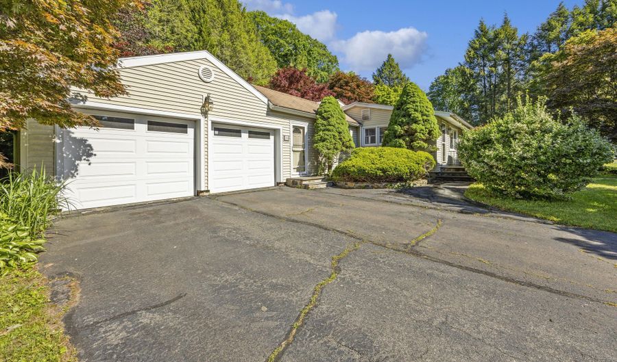 205 Mountain Rd, Cheshire, CT 06410 - 3 Beds, 2 Bath