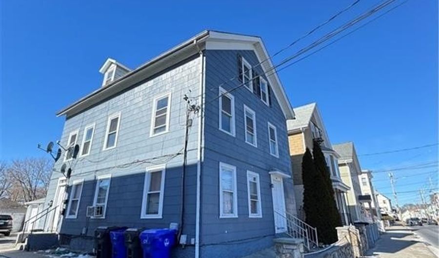 580 Lonsdale Ave, Central Falls, RI 02863 - 7 Beds, 3 Bath