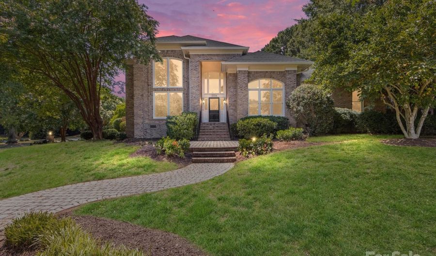 3324 Meadow Bluff Dr, Charlotte, NC 28226 - 5 Beds, 6 Bath