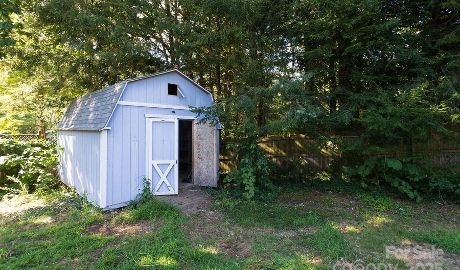 5 Fernlawn Rd, Asheville, NC 28805 - 3 Beds, 3 Bath