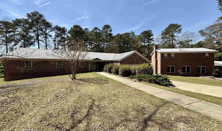 330 Canada Dr, Camden, SC 29020 - 8 Beds, 8 Bath