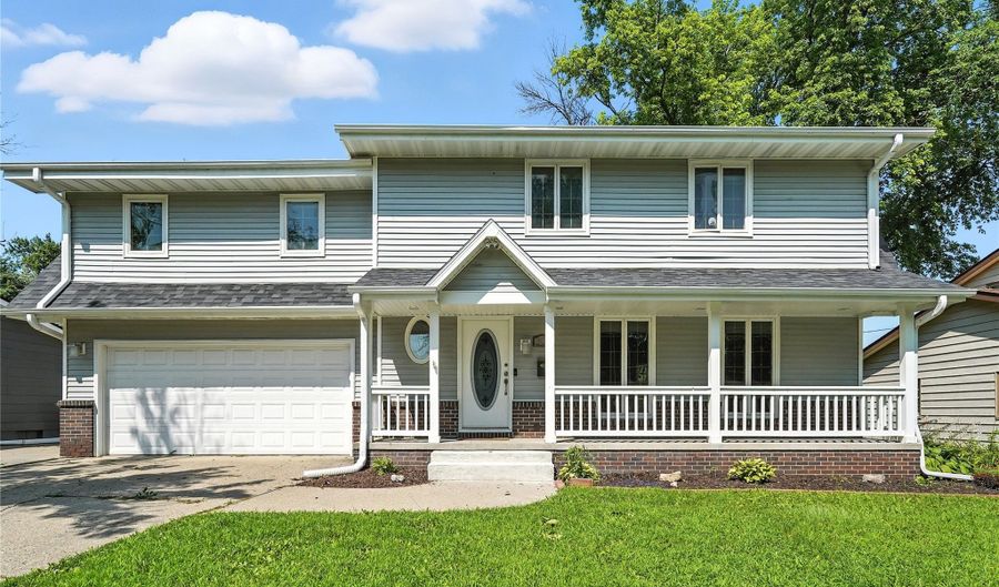 302 NW Sharmin Dr, Ankeny, IA 50023 - 5 Beds, 3 Bath