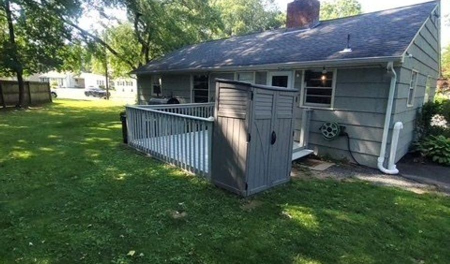 70 Ellsworth Dr, Bloomfield, CT 06002 - 3 Beds, 1 Bath