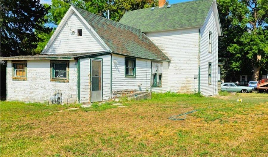 214 S 4th St, Bridger, MT 59014 - 3 Beds, 1 Bath