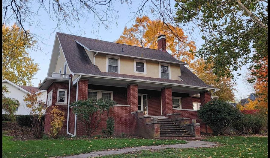 1200 Chestnut St, Atlantic, IA 50022 - 4 Beds, 3 Bath
