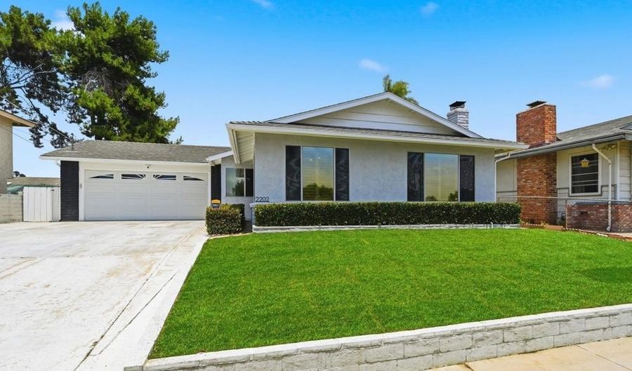 2202 Greenbrier Dr, Oceanside, CA 92054 - 4 Beds, 3 Bath