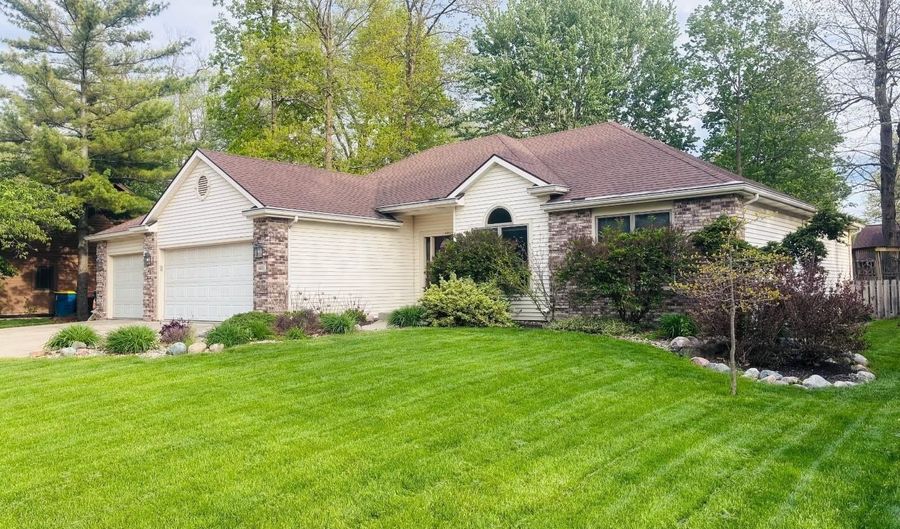 1401 Sanders Dr, Auburn, IN 46706 - 5 Beds, 4 Bath