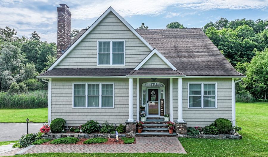 38 Greenridge Dr, Brookfield, CT 06804 - 3 Beds, 3 Bath