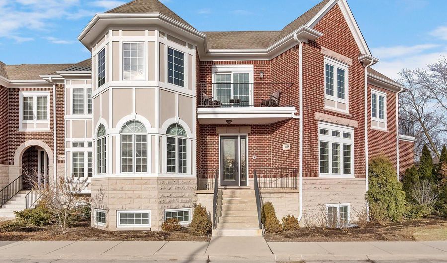 1454 E Northwest Hwy, Arlington Heights, IL 60004 - 3 Beds, 3 Bath
