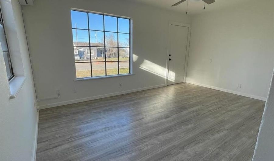 900 E Katy Dr, Altus, OK 73521 - 2 Beds, 1 Bath