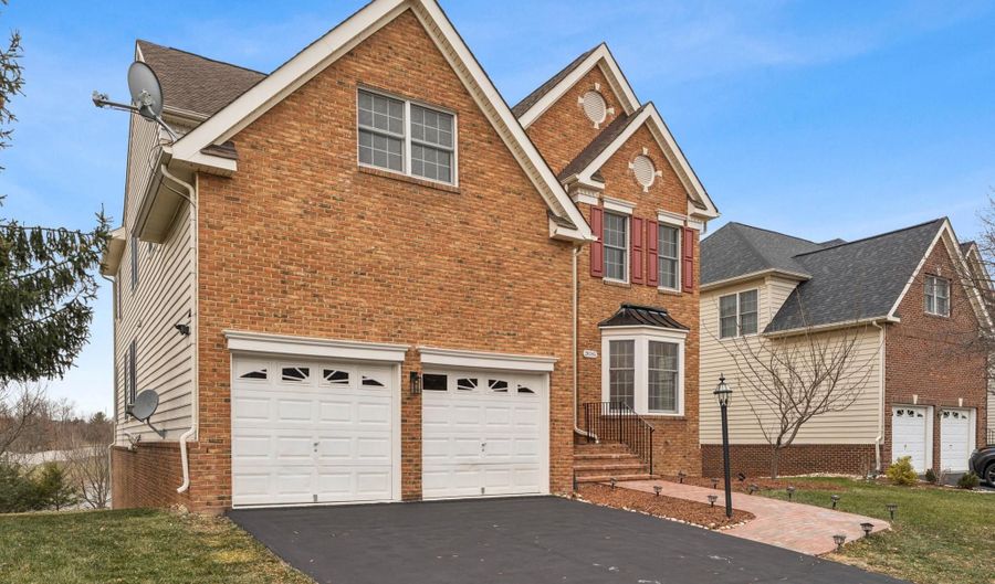 20385 MEDALIST Dr, Ashburn, VA 20147 - 4 Beds, 5 Bath