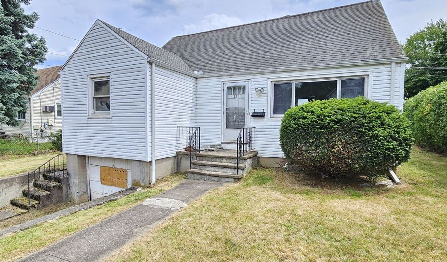 221 Truman St, Bridgeport, CT 06606 - 2 Beds, 1 Bath
