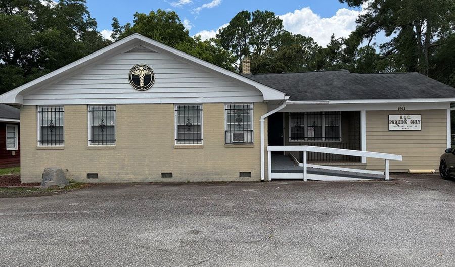 1911 Palymra Rd, Albany, GA 31701 - 3 Beds, 3 Bath